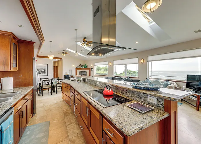 Crescent City Getaway W/ Panoramic Ocean Views!